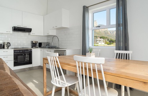 Camps Bay Apartment | Two Bedroom Apartment | Pool | Netflix | Sea Views