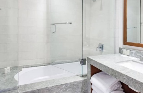 Marina District House | Two Bedroom Bay View- with Two Free Valet Spots
