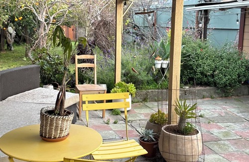 Oakland House | Two bedroom house close to downtown Oakland