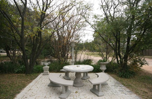 Greater Johannesburg Metropolitan Area Apartment | Two Bedroom Self-Catering Unit in Johannesburg, Fourways (Sleep 4)
