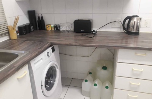Greater Johannesburg Metropolitan Area Apartment | Two Bedroom Two Bathroom Central To Gautrain & Mall 5 Minutes Walk