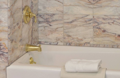 Santa Rosa Hotel | Two Luxurious Junior Suite with Elegant Furnishings Near Sonoma Wineries