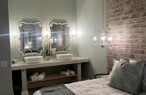 Rondebosch House | Two on Milner - ARUM COTTAGE - Stylish open-plan Guesthouse in Rondebosch