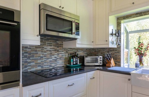 Point Reyes Station House | Tyto Alba | Serenity & Nature Views, Walk to Town