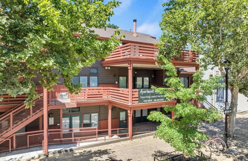 Central Davis Apartment | UC Davis Luxury 3BR Apartment King Bed Elevator Covered Parking