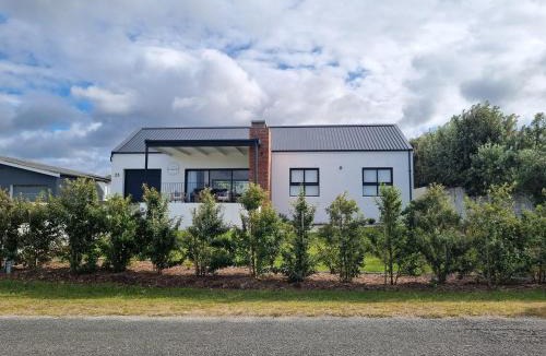 Pearly Beach House | Uitwaaien Beach Cottage