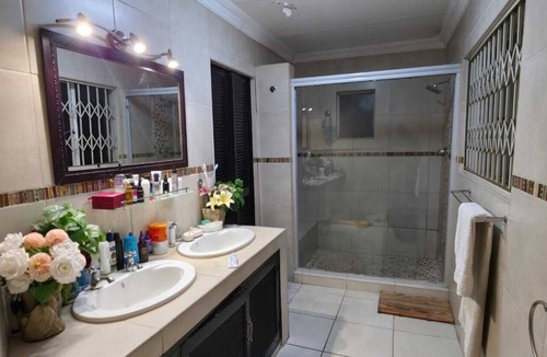 Witfield House | Ultimate Getaway:Entertainer's Dream 4BR House with Bar,Game R,&Dual Living Area