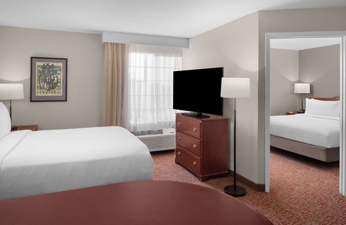 The East Side Hotel | Ultimate Group Stay – 4 Suites w/Kitchen, Living Area & Free SFO Shuttle