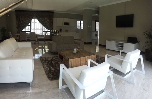 Robertsham House | Ultra modern and luxurious self catering villa- safe and secure, central