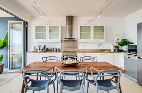 Mouille Point Apartment | Uninterrupted Ocean Views in Mouille Point (Atlantic Vistas)