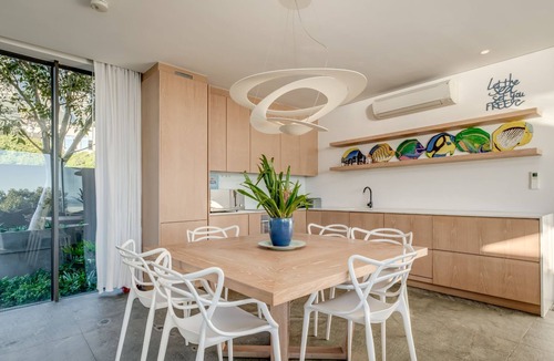 Camps Bay Apartment | Unique Camps Bay Apartment w Private Pool Coral Sea