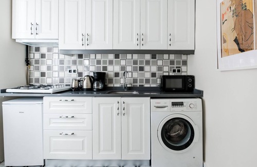 Galata Apartment | Unique Flat w 5 min to Galata Tower, Istiklal Ave