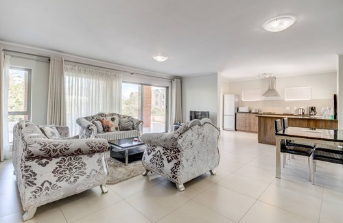 Century City Apartment | UniqueStay Mayfair Luxury Apartment