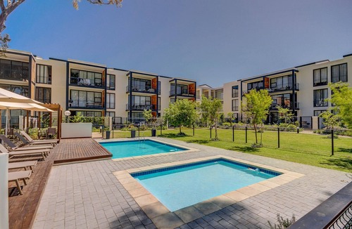 Firgrove Rural Apartment | UniqueStay Paardevlei Square 3