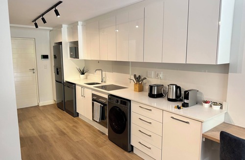 Claremont Apartment | Unit 430 Newlands Peak Studio Apartment