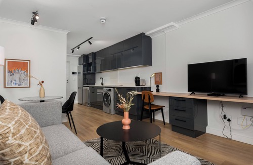 Claremont Apartment | Unit 630 Newlands Peak Studio Apartment