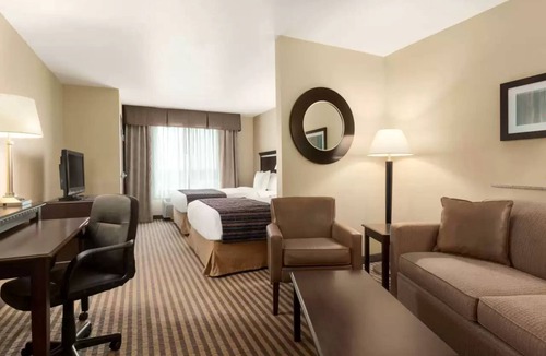 Dixon Hotel | University Hotel - Davis Area by IHG