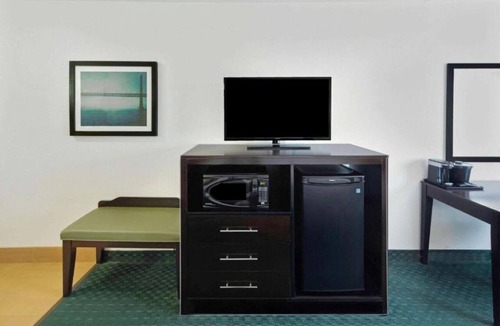 Southwest Berkeley Hotel | University Inn & Suites Berkeley