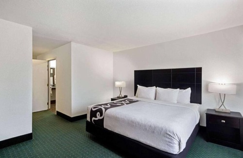 Southwest Berkeley Hotel | University Inn & Suites Berkeley