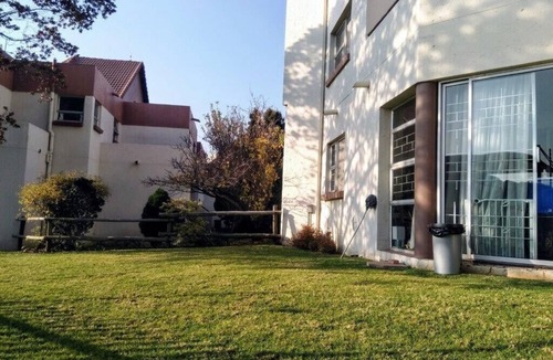 Greater Johannesburg Metropolitan Area House | Upmarket Spacious Townhouse