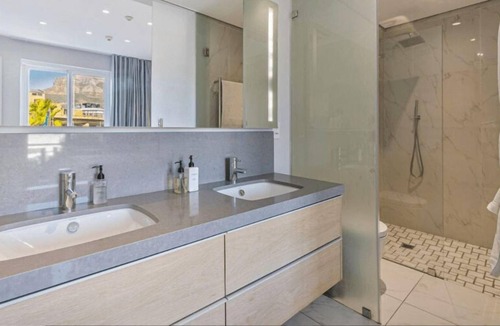 Victoria and Alfred Waterfront Apartment | Upmarket Waterfront Two Bedroom