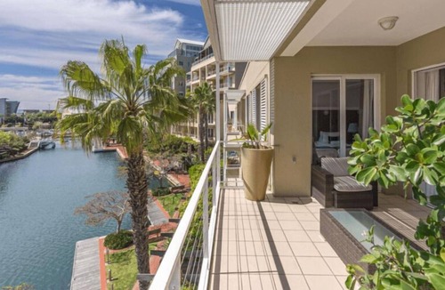 Victoria and Alfred Waterfront Apartment | Upmarket Waterfront Two Bedroom