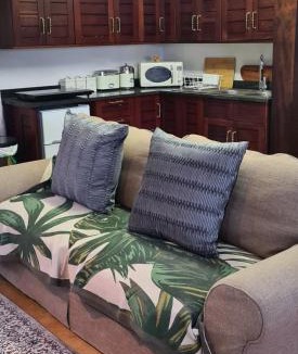 White River Apartment | Upstairs R-1 Self-Catering Unit