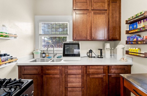 South Berkeley House | Urban Casita 2bdrm Family-Friendly & Parking