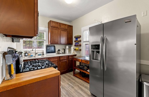South Berkeley House | Urban Casita 2bdrm Family-Friendly & Parking