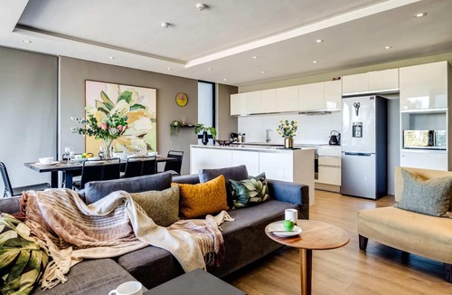 Green Point Apartment | Urban Chic Apartment close to Waterfront Warwick