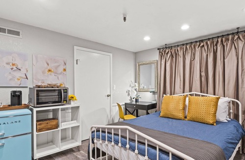 Midtown Sacramento Apartment | Urban Chic Cellar 3 blocks from Sutter w/ Parking!