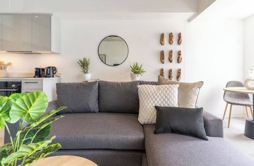 Wynberg Apartment | Urban Chic Living