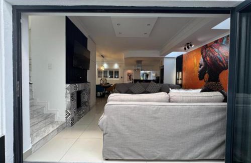 Three Anchor Bay House | Urban Oasis Penthouse-Jacuzzi!