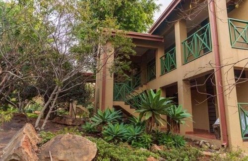 Waparand Apartment | Urban Oasis-serene ✨self check in & scenic views