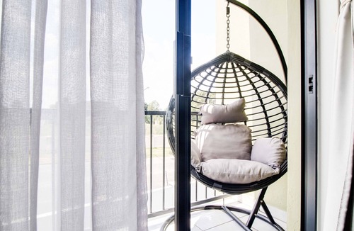 Boksburg Apartment | Urban Oasis apartment near O.R Tambo Airport (JNB) with UPS for loadshedding