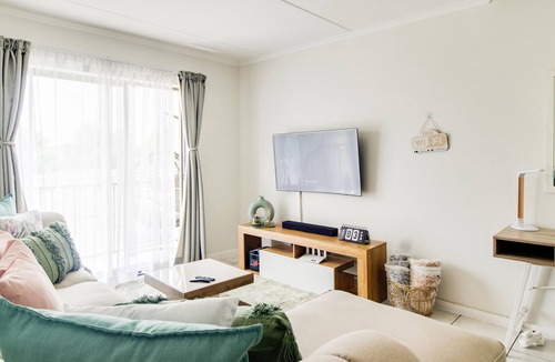 Boksburg Apartment | Urban Oasis apartment near O.R Tambo Airport (JNB) with UPS for loadshedding