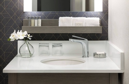 Fisherman's Wharf Hotel | Urban Retreat: Steps from the Wharf, Relaxing Room for City Explorers