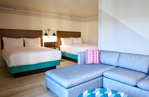 Downtown San Francisco Hotel | Urban Retreat with Heated Rooftop Pool, Steps from SF's Best Attractions