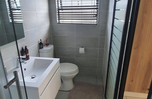Kempton Park Apartment | URlyfstyle Cottage Near O. R Tambo international Airport