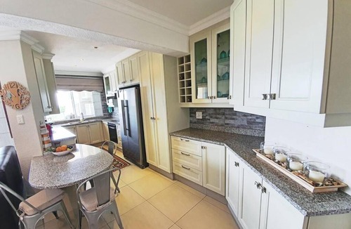 Margate Apartment | Uvongo - Beach Paradise & Open Ocean View