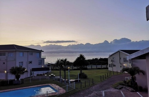 Manaba Beach Ski Chalet | Uvongo Chalet 11 Room 201