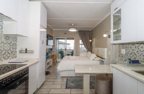 Manaba Beach Apartment | Uvongo Chalet 11