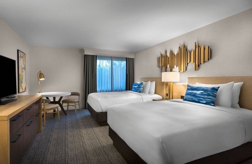 Milpitas Hotel | Vacation Day Is Always A Great Idea! w/Outdoor Pool, Near Pinewood Park!