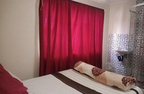 Bezuidenhout Valley Cabin | Valley Center Guest lodge