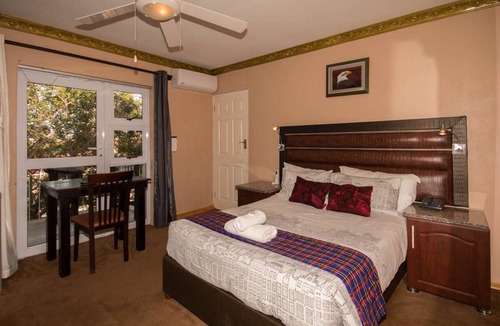 Port Elizabeth House | Vela Inn Unit 2, Algoa Park