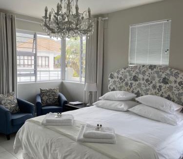 Vermont House | Vermont Hermanus - views, sunny, right on the sea