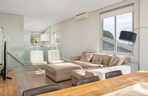 Green Point Apartment | Vertigo Views in Vibey Central Green Point