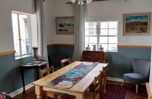 Colesberg House | Via the Grapevine 3 bedroom house private parking