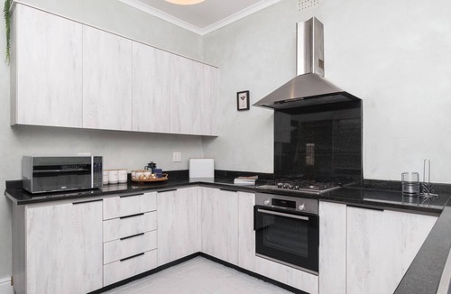 Bo'Kaap Apartment | Vibrant 3-Bedroom in the Heart of Bo-Kaap