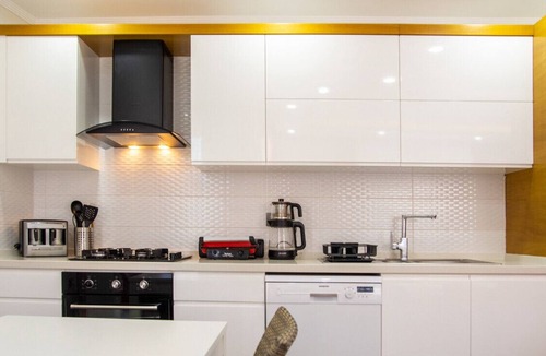 Cesme Apartment | Vibrant and Central Flat near Sea in Cesme